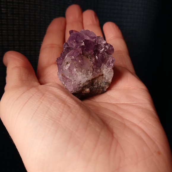 Small Amethyst cluster - Picture 3 of 4